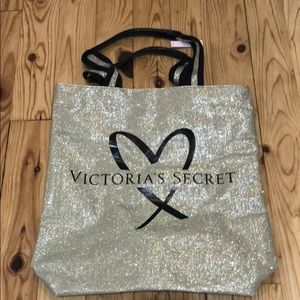 A victoria secrete tote